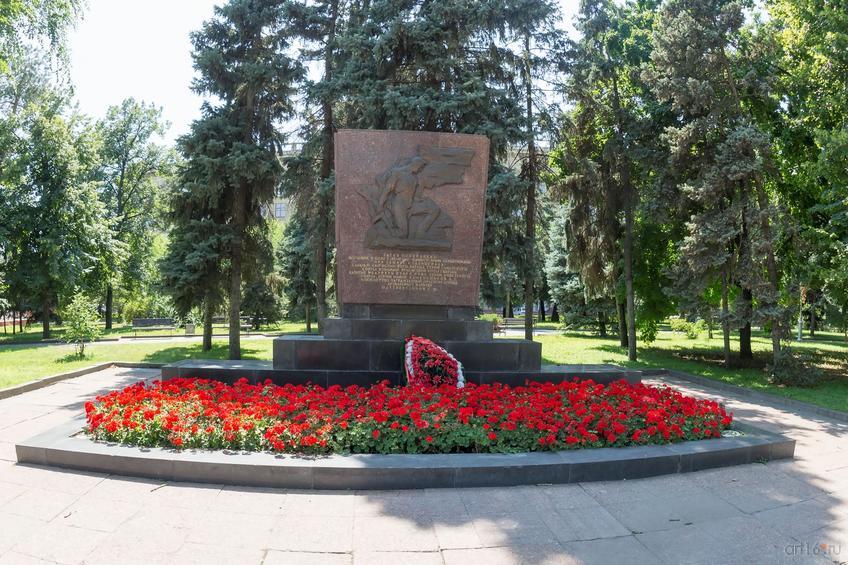 Фото №858889. Братская могила, в которой захоронен Рубен Ибаррури