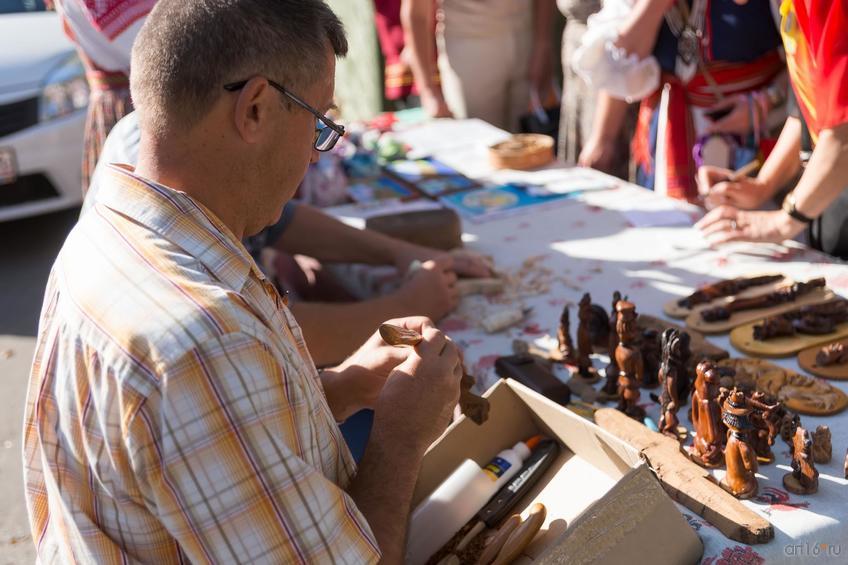 Фото №861804. Резчик по дереву из Никольевского городища. День города Балашов