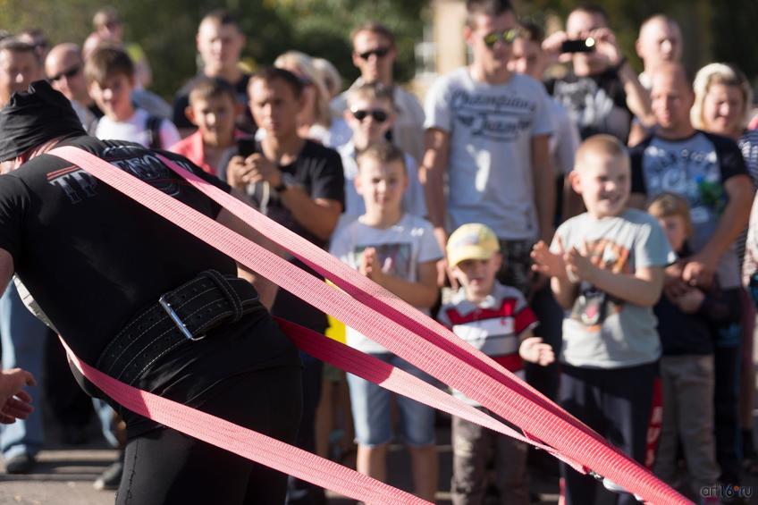 Фото №862465.  Турнир по силовому экстриму. Тяга автомобиля 