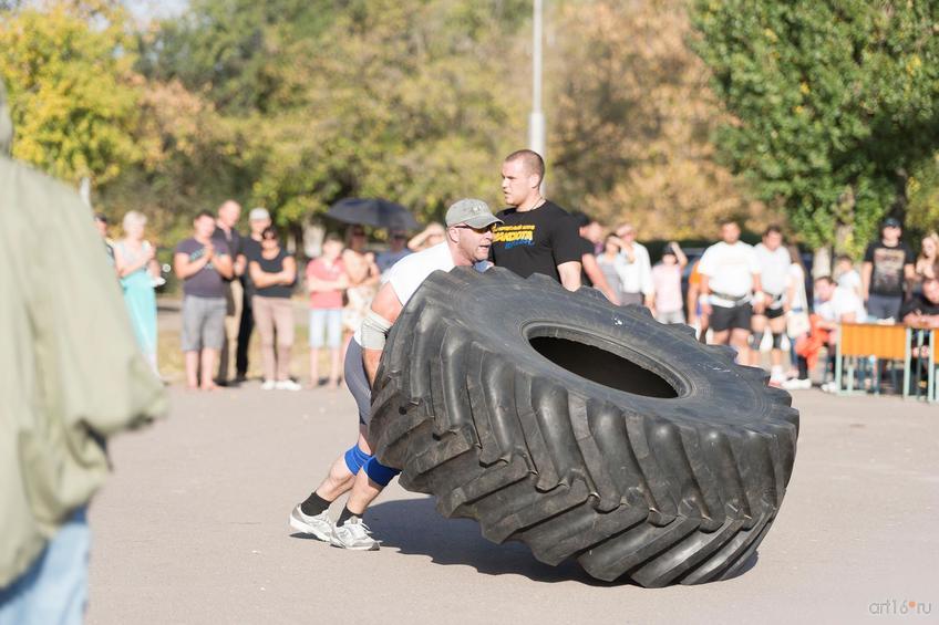 Фото №862645.  Турнир по силовому экстриму. Покрышка