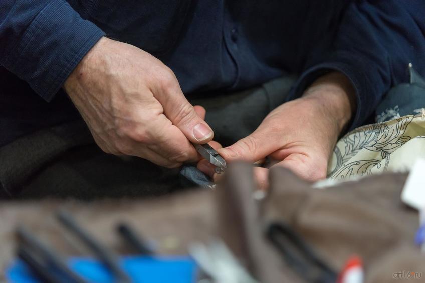 Фото №865486. За работой. На ярмарке «АРТ-галерея. Казань -2015»