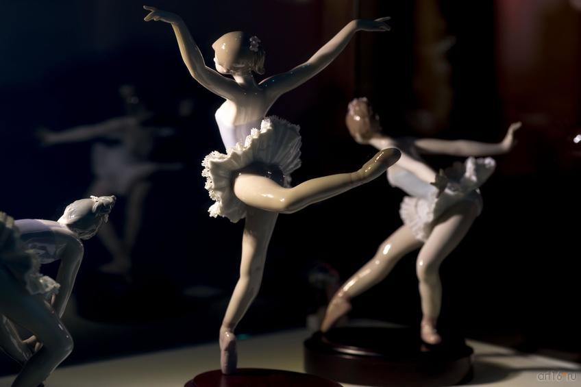 Фото №865733. Реверанс. Поклон. Прыжок. На пуантах. Оборот. Скульптор Сальвадор Дебон. 1991-1994