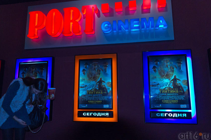 Фото №86750. В фойе кинотеатра PORT CINEMA РК "Ривьера"