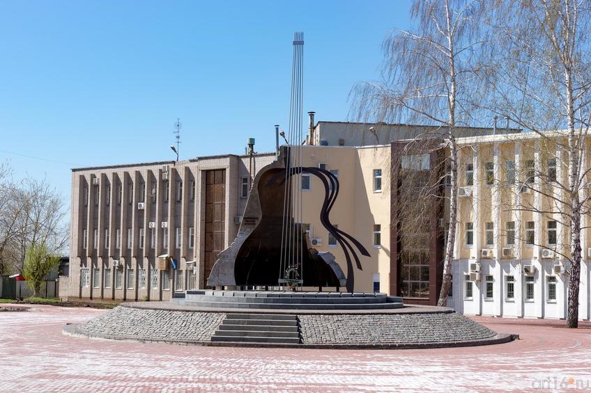 Фото №883238. Площадь Владимира Высоцкого,  в центре — памятник В. Высоцкому