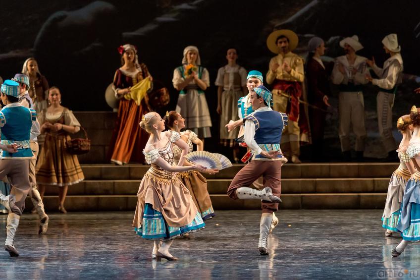 Фото №886053. Начинаются танцы