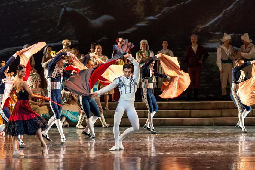 Фото №886073. Уличная танцовщица и Эспада