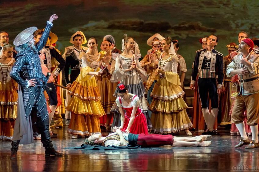 Фото №886245. Дон Кихот приказывает Лоренцо выполнить просьбу Китри и благословить их брак с Базилем