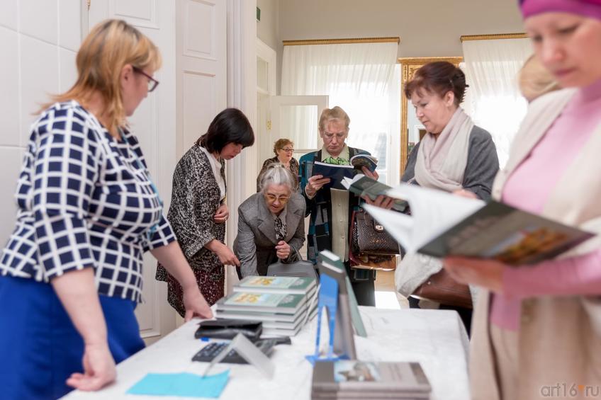 Фото №886513.  На презентации сборника В.Курашова «Старая Казань в творчестве поэтов и художников»