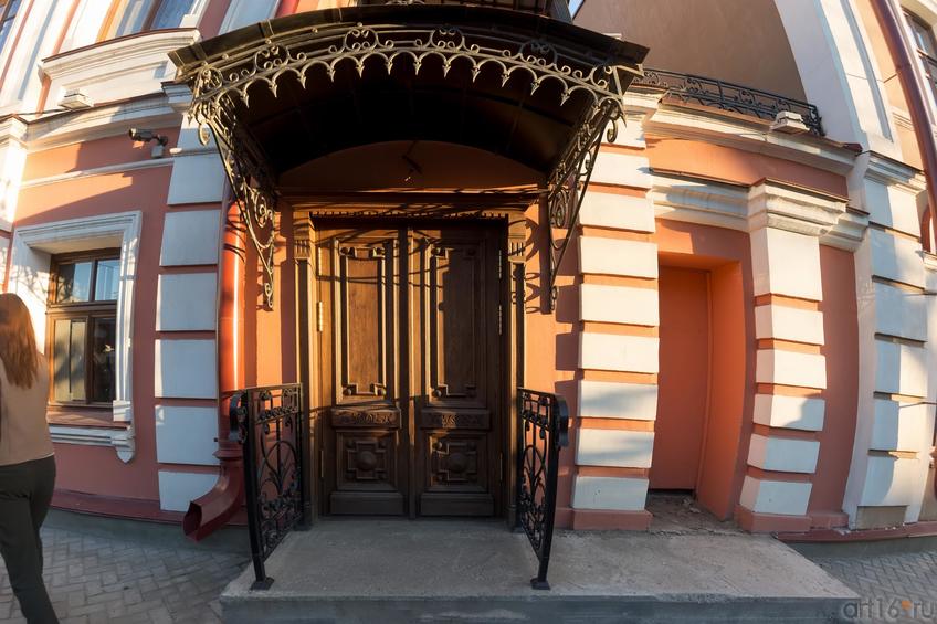 Фото №886870. Парадное крыльцо дома Банарцева (К.Маркса, 18)