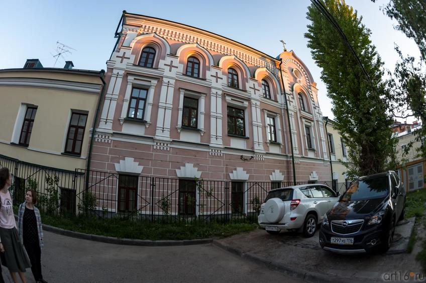 Фото №886982. Домовая церковь Казанского Епархиального управления (вид со двора)