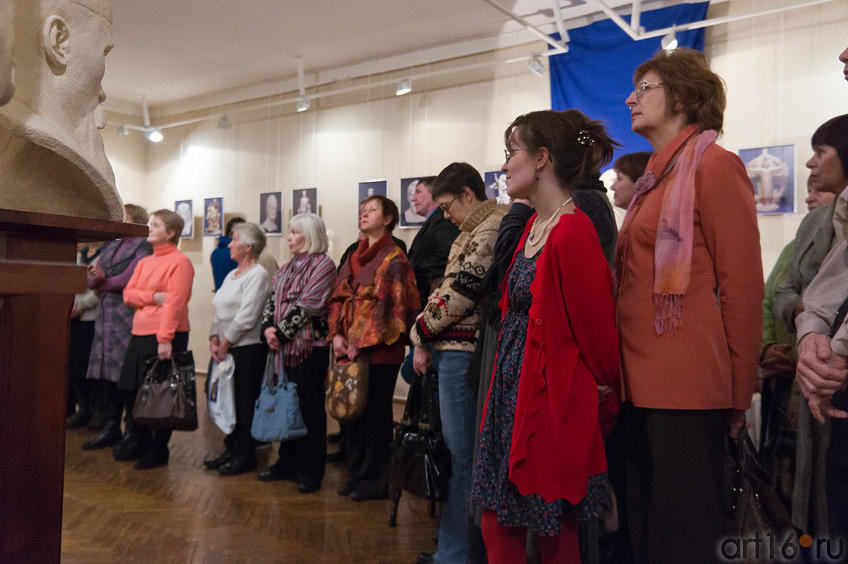 Фото №88837. На открытии выставки Алексея Леонова "Молитва в скульптуре"