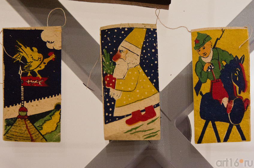 Фото №88980. Гирлянда из флажков: Золотой петушок, Дед Мороз, Крсноармеец