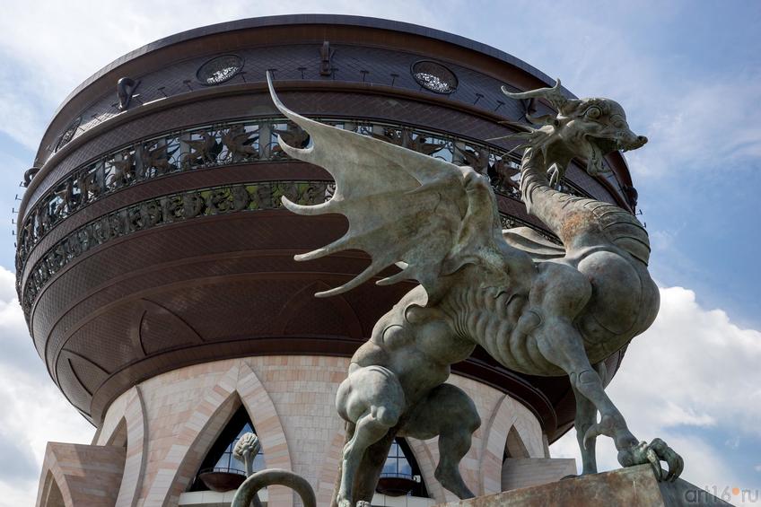 Фото №891304. Зилант (он). Фрагмент скульптурной композиции «Он и Она», Казань, Даши Намдако