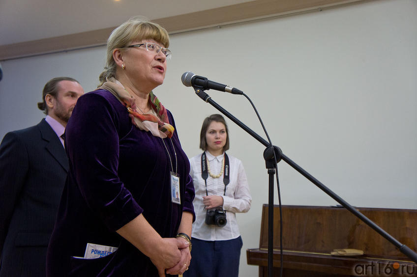 Фото №89248. Ольга Пиульская на открытии выставки  "Рождественские фантазии в стекле"