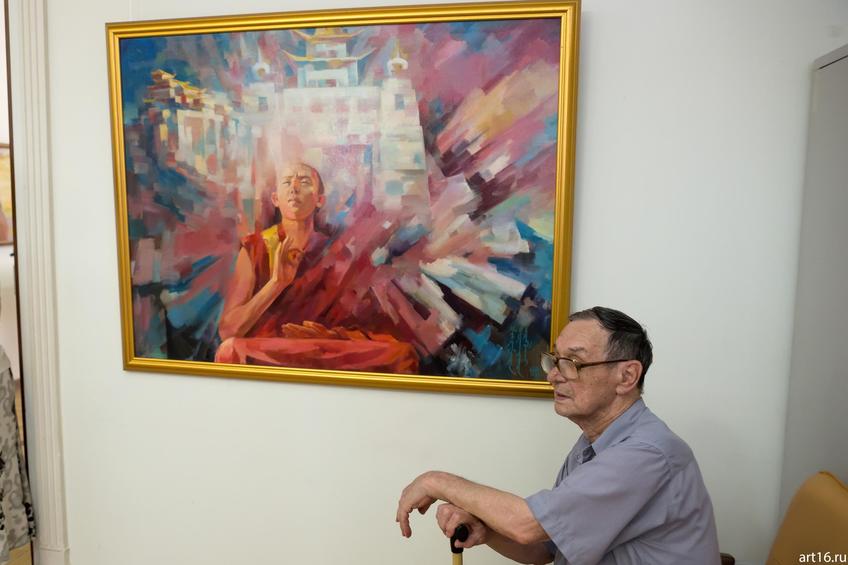 Фото №892877. Медитация. 2010. Шиняев Н., у картины  Р.Кильдибеков