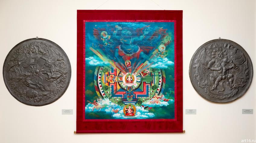 Фото №892921. Восторг. 1990. Панно. Гашинский Е./Мандала Авалокитешвара. 2004. Поваев А./Добро и зло. 1990. Гашинский 