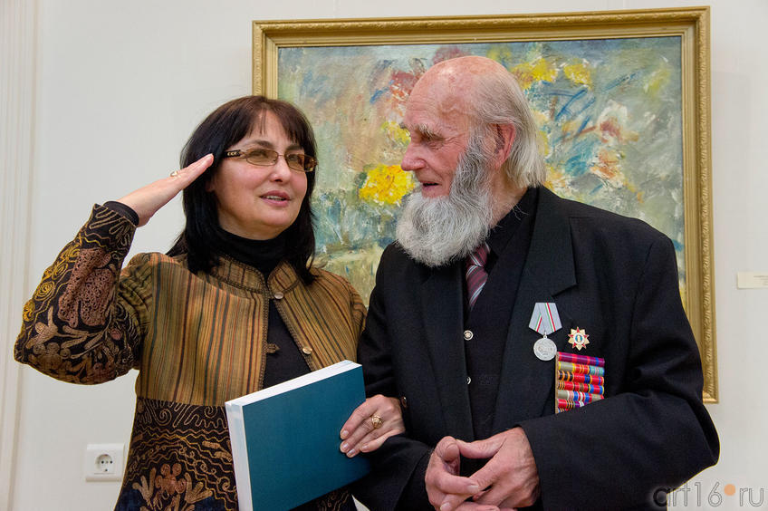 Фото №89456.  Расиха Фаизова (газета «Шахри Казан»), Владимир Попов, художник