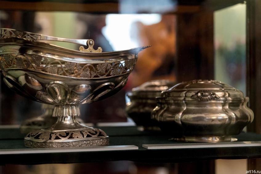 Фото №894758. Сухарница из дома Крупенниковых. Петербург. 1825-1826.  /Сахарница -/- Москва. 1757