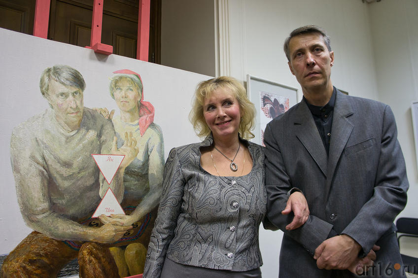 Фото №89476. Щетинина И.Н., Щетинин И.В. возле " Автопортрета"