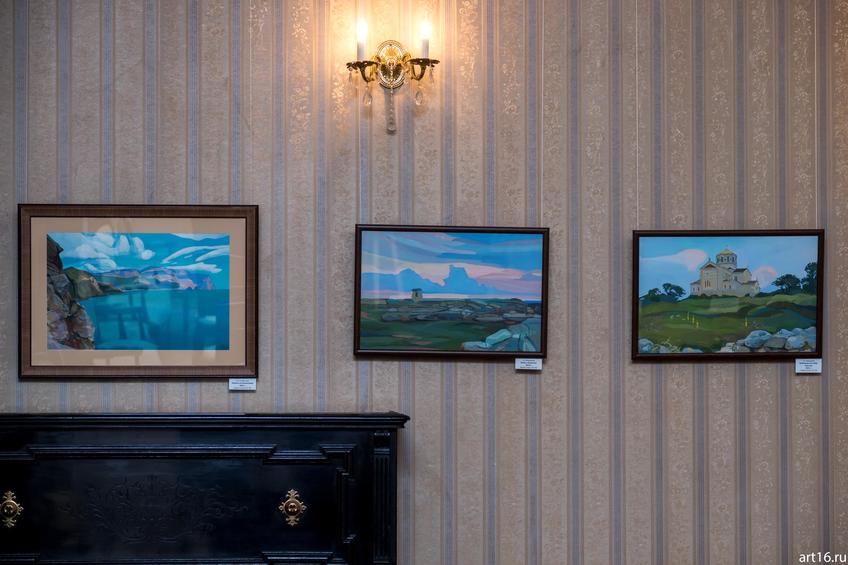 Фото №895466. Фрагмент экспозиции выставки «Крым. Гуашь»