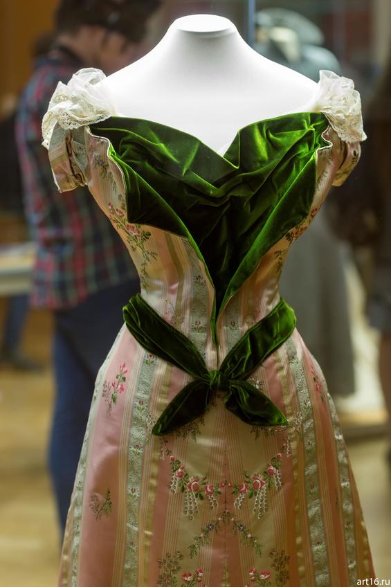 Фото №897343. Платье бальное (фрагмент)