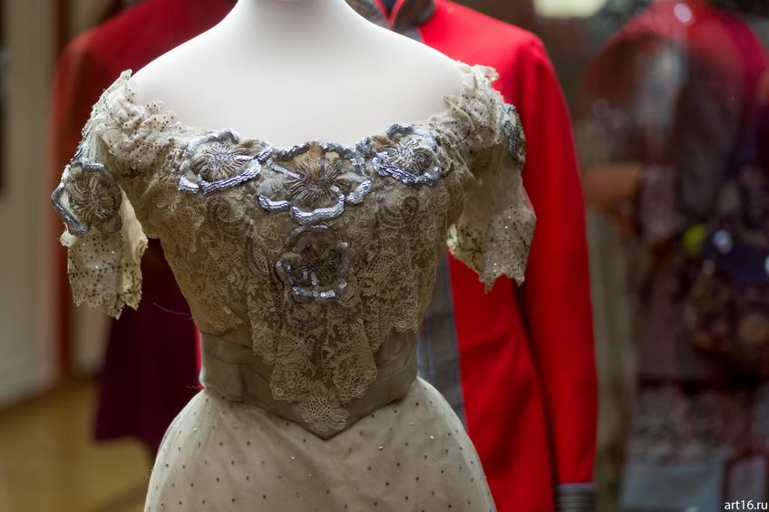 Фото №897375. Платье бальное (фрагмент)