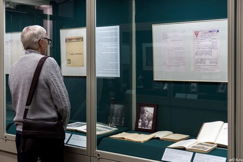 Фото №900698. Стенд с документальными свидетельствами:Жизни и творчество К. Коровина