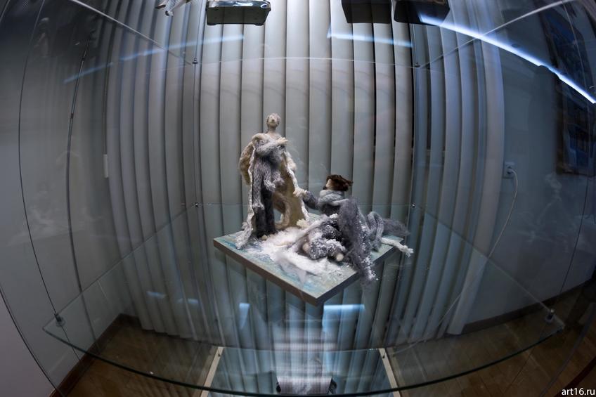 Фото №915389. Елена Ермолина. 1969 Секрет времени. 2009 Войлок. текстиль, паперклей / Мальчик. 2010 Текстиль, паперклей