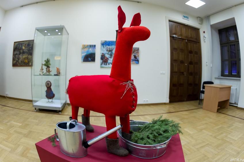 Фото №915534. Елена Ермолина. 1969, Милана Королёва. 1966. Купание красного коня. 2016 Войлок