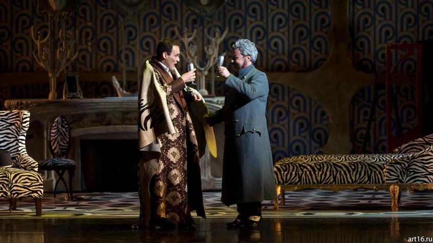 Фото №915868. Альфред, начальник тюрьмы Франк