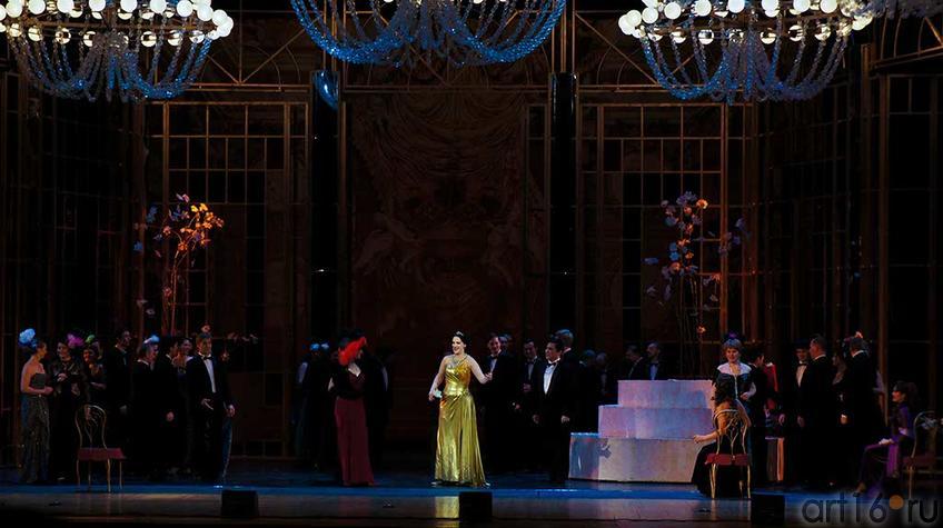 Фото №92836. Действие первое. Вечерний прием в гостиной дома Виолетты Валери.