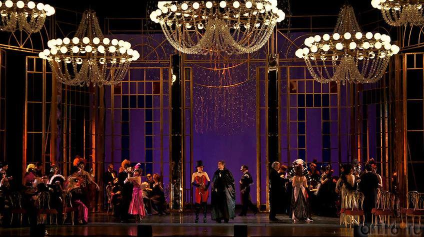 Фото №92861. Действие второе, сцена вторая. Бал-прием у подруги Виолетты, Флоры Бервуа