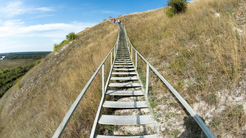 Фото №935172. Лестница, ведущая от меловых столбов (останцев) - Большие Дивы на Маяцкое городище 
