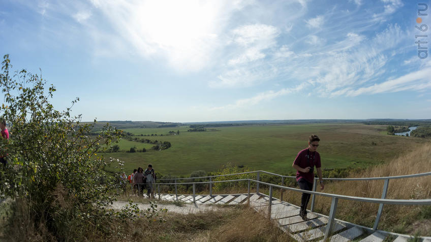 Фото №935182. Лестница, ведущаяя вверх от Больших Дивов. Вид на долину реки Тихоя Сосна