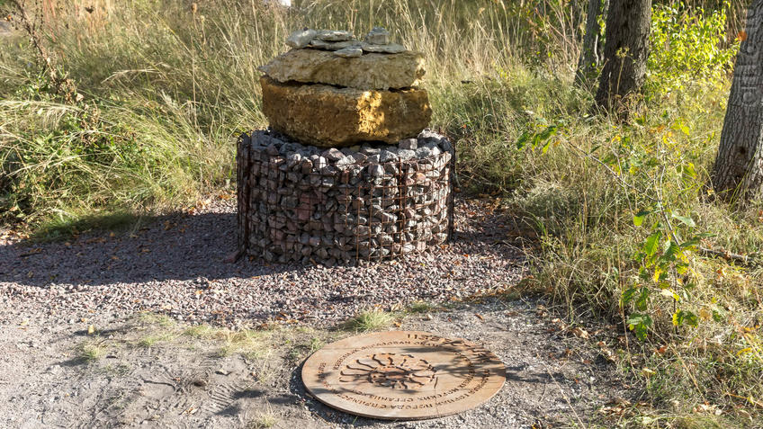 Фото №935352. Фрагмент геолого-палеонтологической экспозиции МЗ "Дивногорье" - Известняк