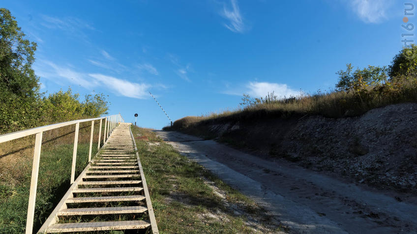 Фото №935527. Лестница, ведущая к Дивногорскому свято-Успенскому мужскому монастырю