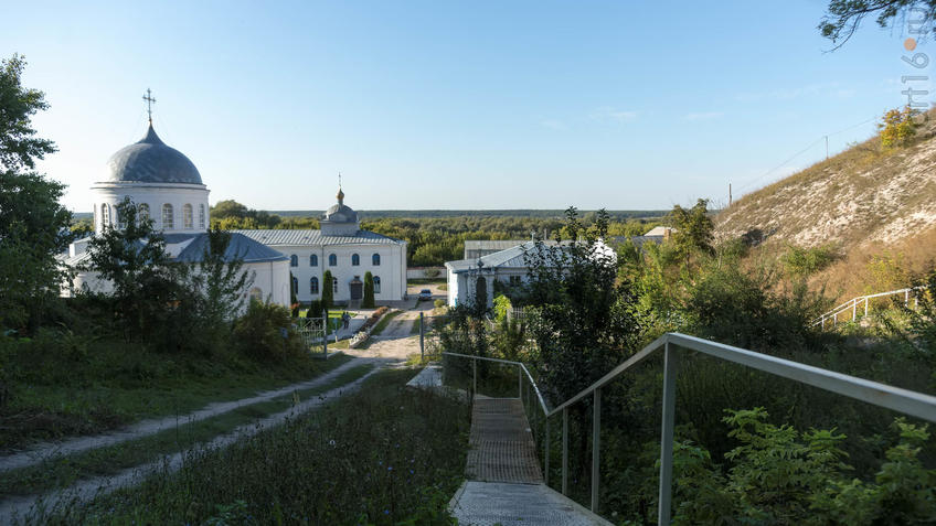 Фото №935542. Вид на Лестница,  Дивногорский Свято-Успенский мужской монастырь  с лестницы