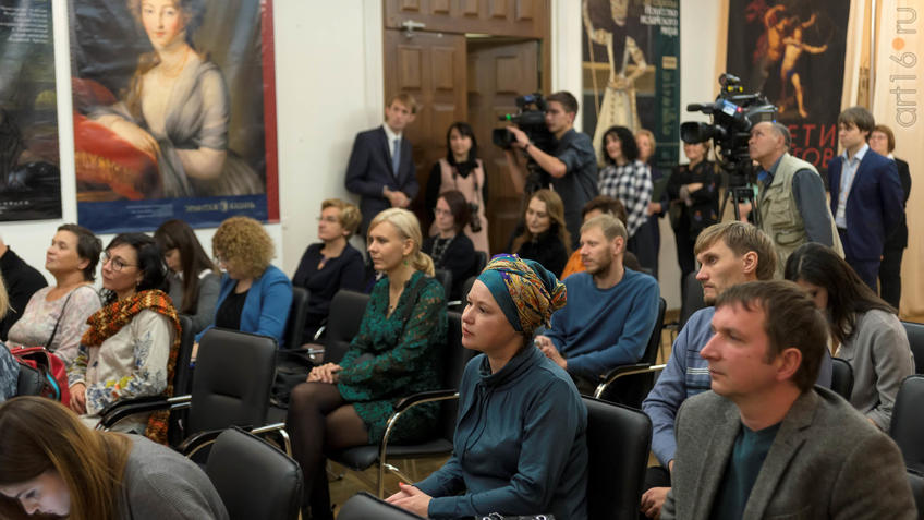 Фото №935744. Пресс-конференция перед открытием выставки "Под прозрачным льдом глазури"