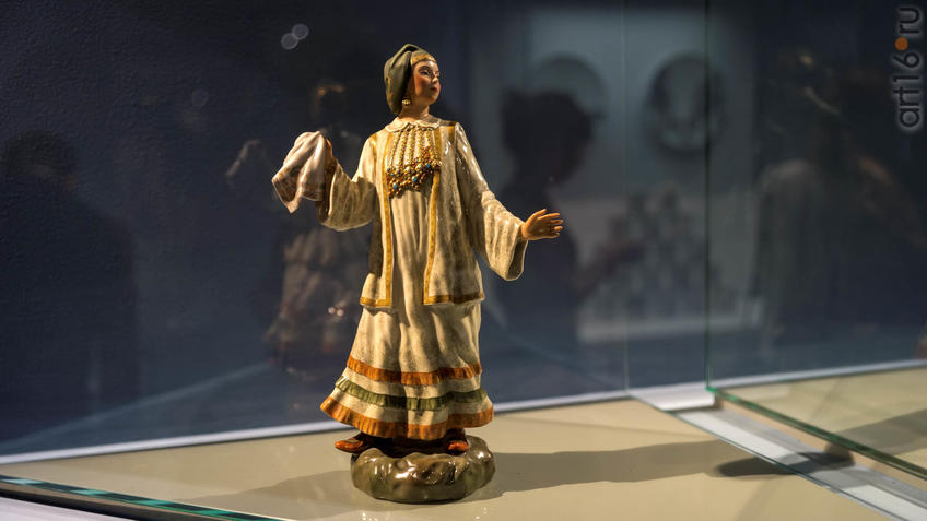 Фото №935829. Скульптура "Казанская татарка"