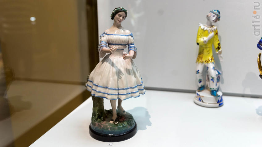 Фото №935849. Скульпткра "Анна Павлова в роли Жизели" / скульптура персонажа балета "Петрушка"