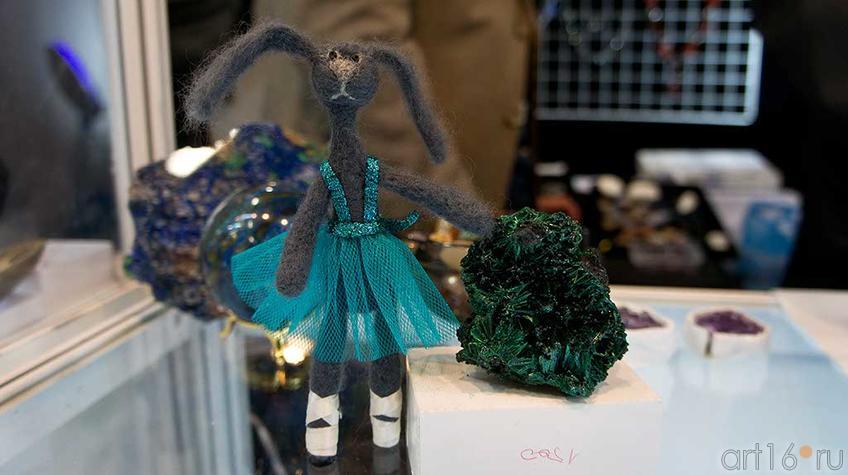 Фото №93898. Зайка среди минералов Алтая и Сибири