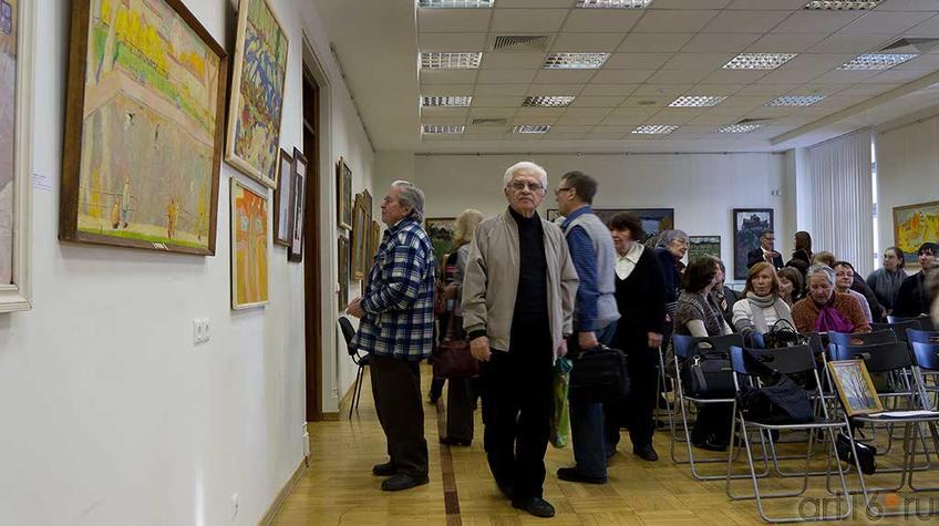 Фото №93961. Перед открытием выставки Аникеенка А.А и презентации книги Николая Беляева «Поэма солнца. Памяти художника А. Аникеенка