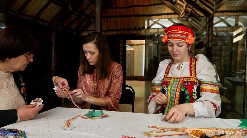 Фото №95328. Мастер-класс по изготовлению ярких шнуров-фенечек («кумихимо» и «фингерлуп»)