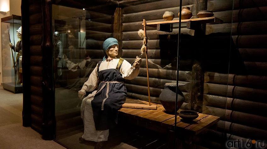 Фото №95393. Фрагмент экспозиции. Интерьер Наземного жилища именьковской культуры (V-VII н.э.)