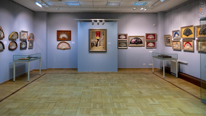 Фото №954411. Фрагмент экспозиции выставки «Веер. Хранитель красоты и тайн…»