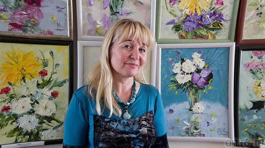 Фото №95445. Миля Нуруллина и ее картины. 8 марта 2012,  НМ РТ