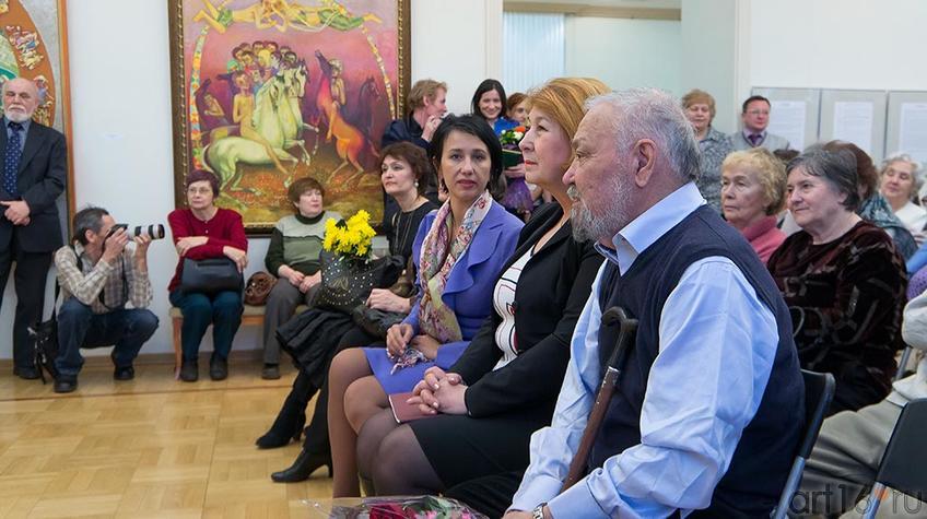 Фото №95712. Ирада Аюпова, Зиля Валеева, Абрек Абзгильдин. Открытие выставки А.А.Абзгильдина