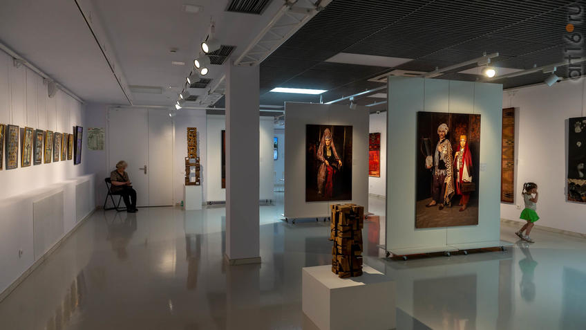 Фото №958755. Фрагмент экспозиции выставки художников Дагестана