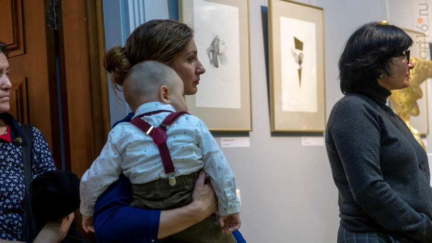 Фото №961010. На открытии выставки Сабирова Альфиза (семья)