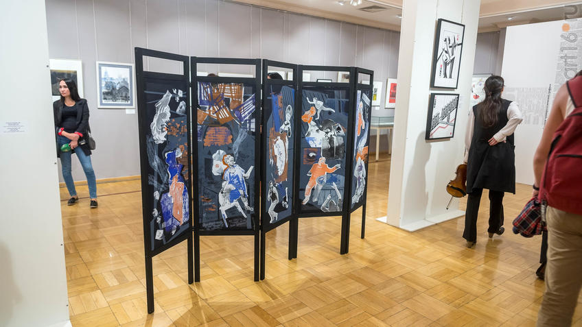 Фото №962002. Фрагмент экспозиции ( V Казанской биеннале печатной графики "Всадник")